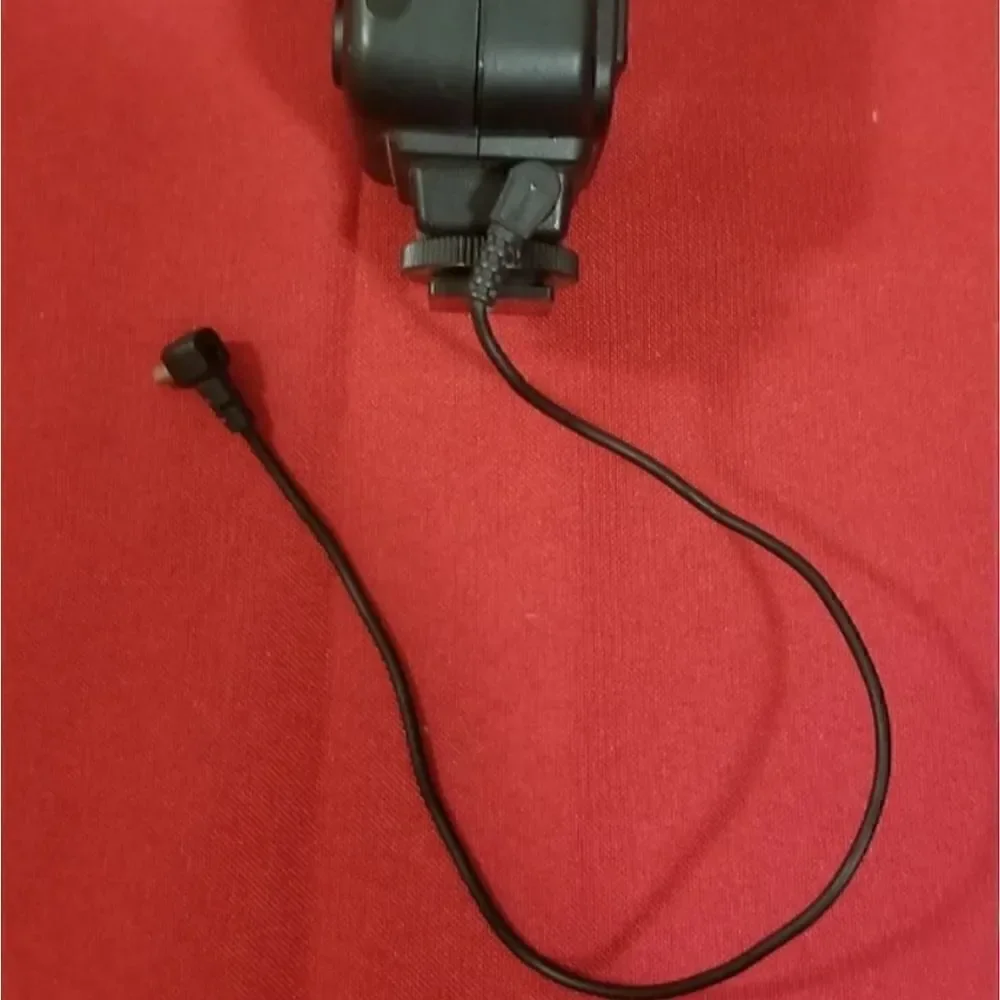 Minolta Auto 128 Shoe Mount Flash with cord